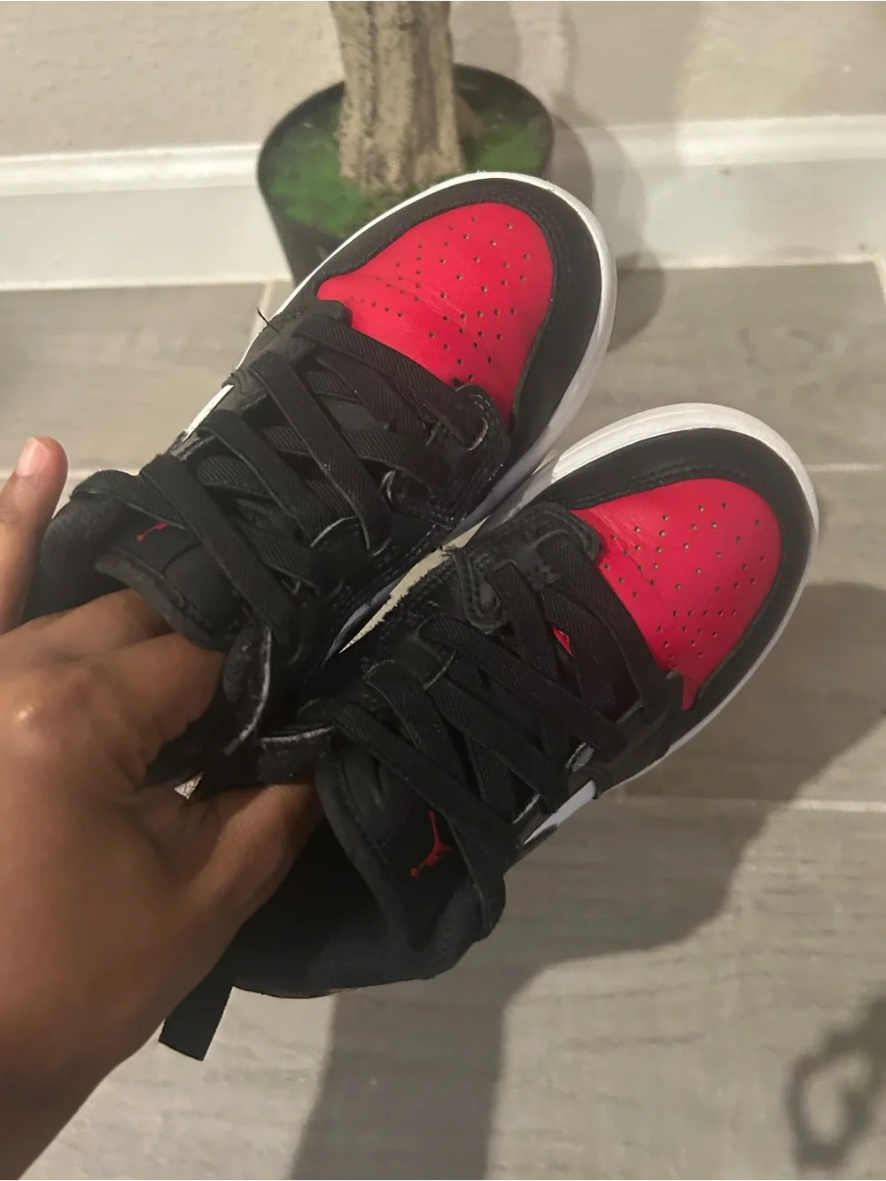 Nike Kids' Low-Top Sneakers in Black and Red
